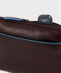 Piquadro B2 Revamp flat clutch with credit card holder, mahogany