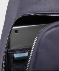 Piquadro Black Square single shoulder iPad holder, blue