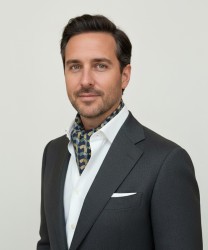 Arcuri ascot in geometric patterned silk, blue