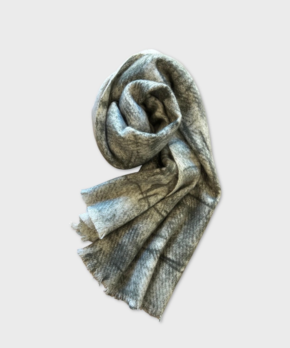 Andrea's 1947 Rufus scarf, reverse soft beige...