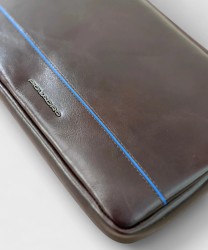 Piquadro Blue Square flat clutch bag, 2 compartments, mahogany