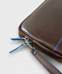 Piquadro Blue Square flat clutch bag, 2 compartments, mahogany