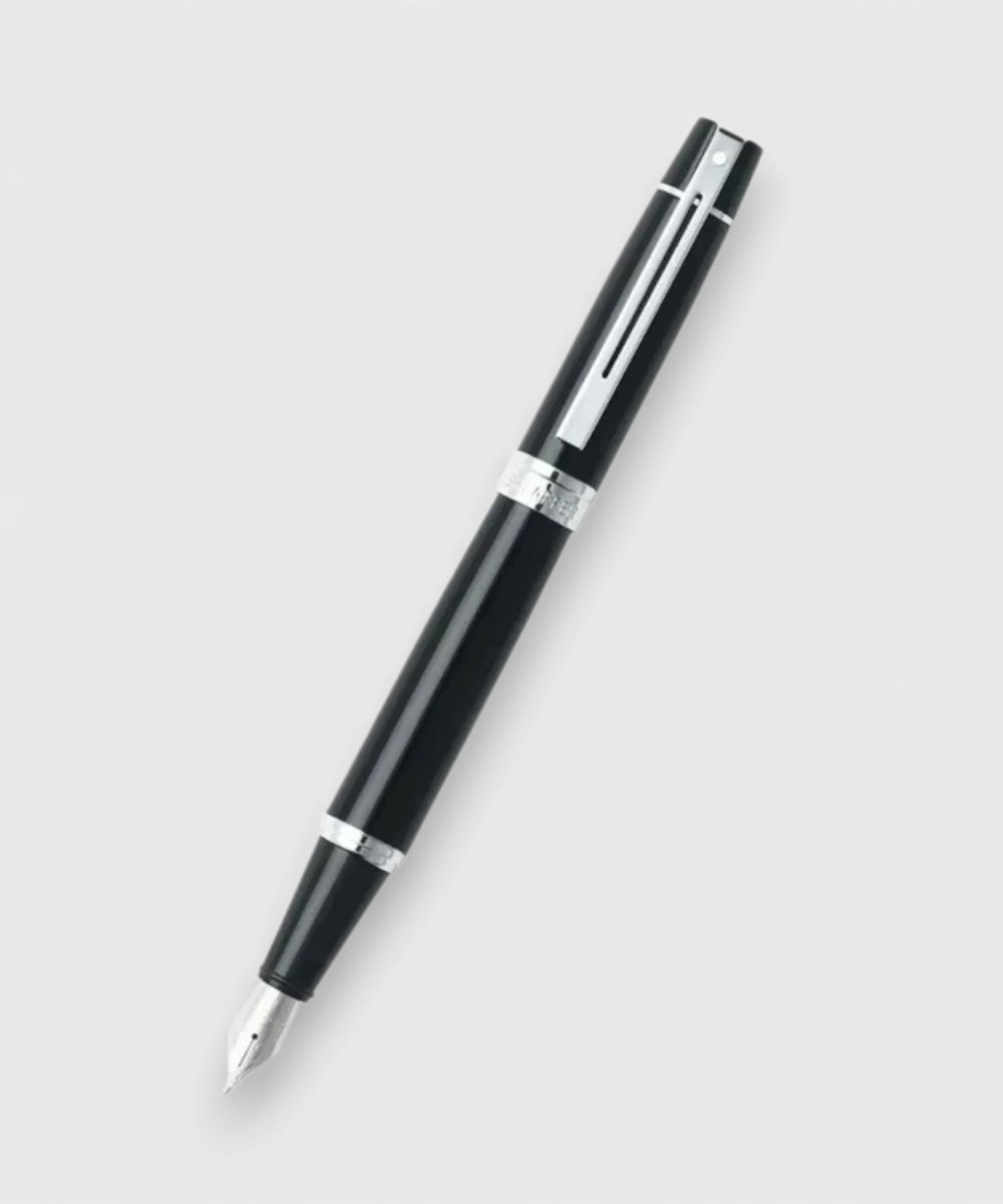 Sheaffer 300 fountain pen, M nib, glossy black