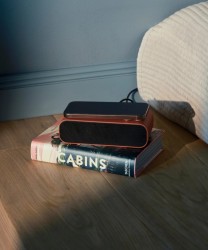 Kreafunk sveglia con speaker bluetooth e caricatore wireless