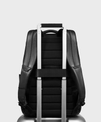 Piquadro Russel 15.6" laptop backpack in black leather