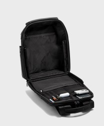 Piquadro Victor zaino da viaggio in pelle porta PC 14 pollici con ricarica wireless nero