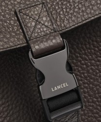 Lancel Paris Milo zaino con patta porta pc 15,6'' in pelle marrone macadamia